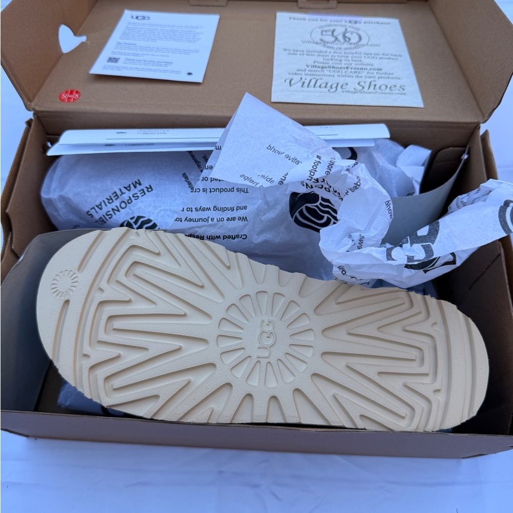 UGG Goldenstar Clog Chestnut - Picture 2 of 5